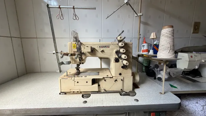 Máquina de costura Galoneira Kansai Industrial