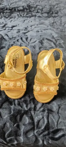 Kits de sandália baratinho pra levar tudo novo.