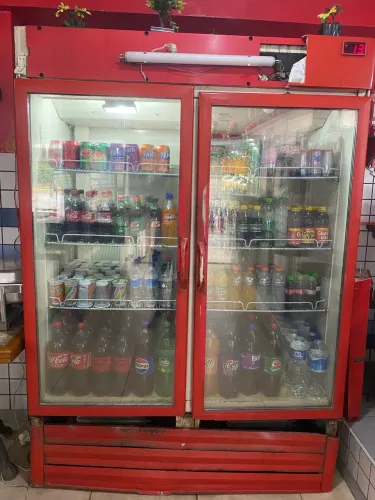 Refrigerador Expositor 2 Portas - Excelente Estado | Ideal para Comércio