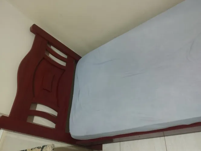 VENDO CAMA DE SOLTEIRO COM COLCHÃO