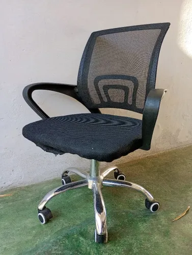 Cadeira de escritório usada