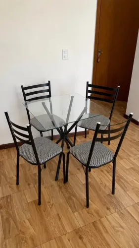 Mesa de jantar quadrada