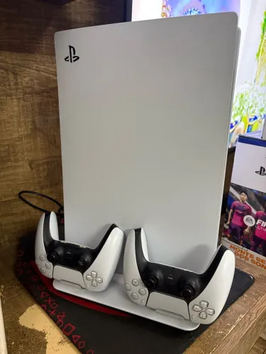 PlayStation 5 (PS5) com Mídia Física - 825 GB | 2 Controles DualSense | Na Caixa Completo