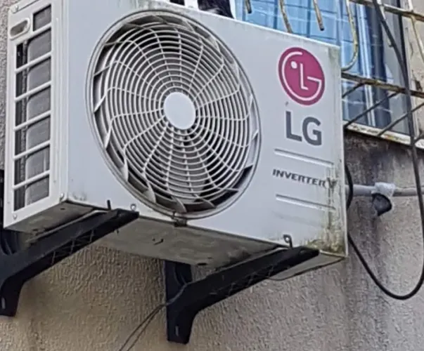 Ar condicionado LG Inverter 9.000 btus com defeito