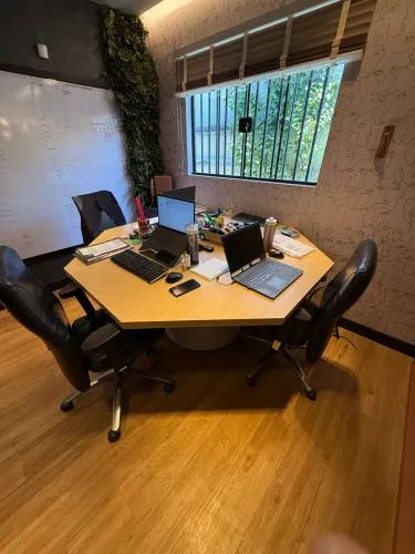 Mesa octogonal para escritório