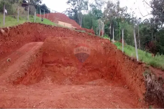 Terreno 594m² à Venda em Borboleta, JF