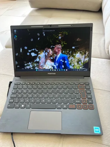 Notebook Positivo em Excelente Estado + Carregador