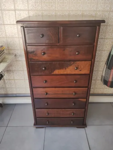 Cômoda de madeira maciça
