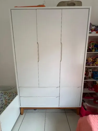 Guarda-Roupas Infantil Branco 4 Portas com Gavetas - Espaçoso e Conservado