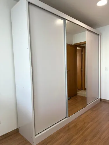 Vendo Armário Branco