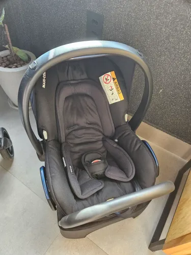 Bebê conforto com base Maxi Cosi