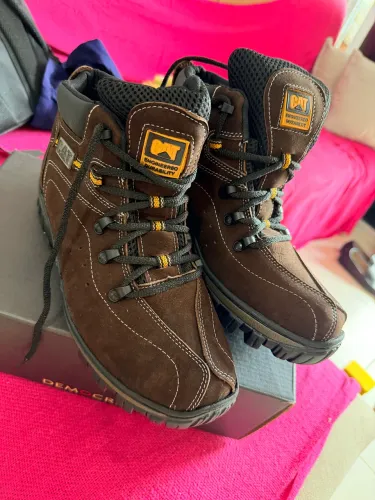 Bota CAT TAM 41 nunca usada