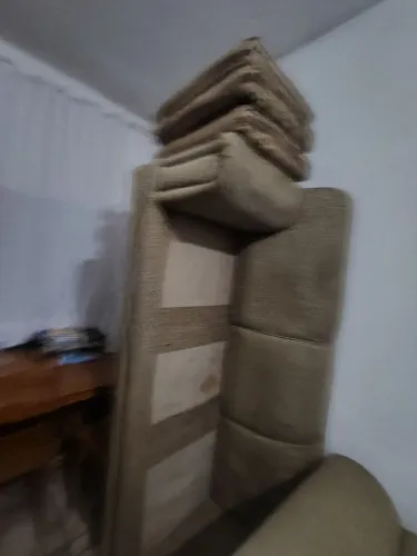 Vende-se sofá usando