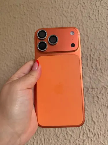 IPHONE 17 PRO MAX com acessórios