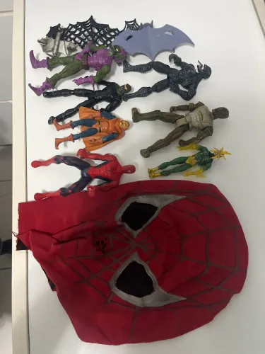 Lote Bonecos Homem aranha e vilões ( 3 oficiais e raros) e máscara dupla face 
