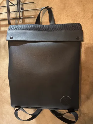 Mochila preta Vila Romana nova.
