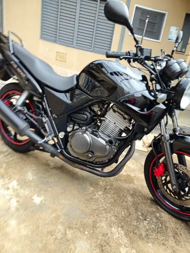 Vende-se linda cb 500 preta 2003