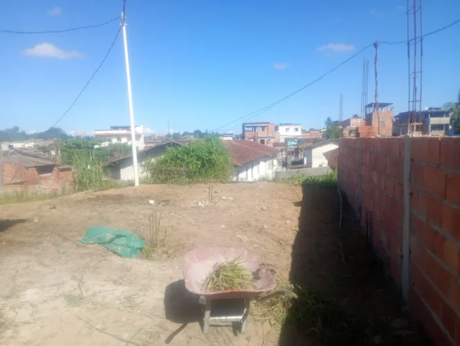 Terreno  com um vão e  com fundações tamanho 16×8 
