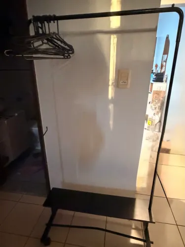 ARARA DE ROUPAS