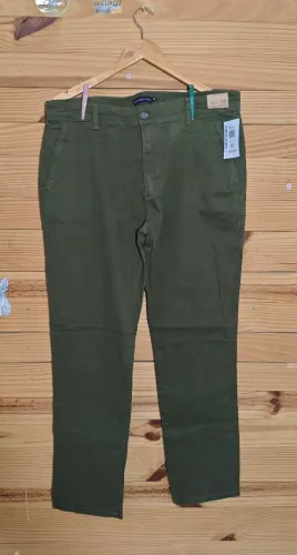 Calça sarja nova, verde militar, número 48