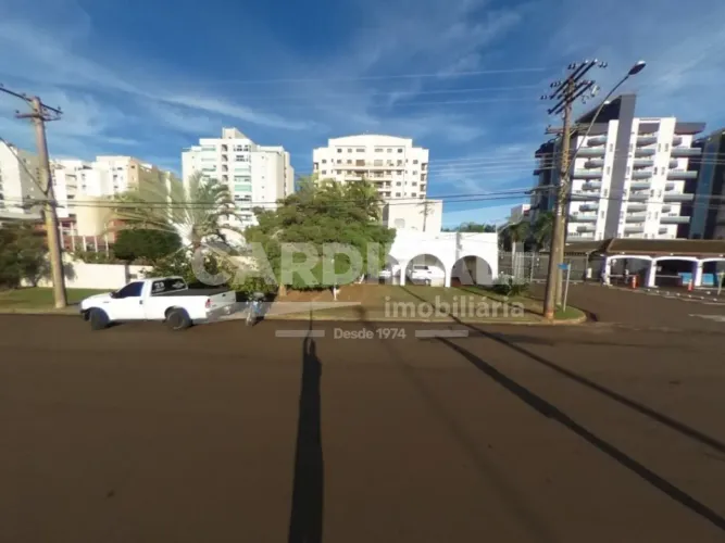 Condomínio Fechado de alta segurança, conforto e valorização, de frente com o Shopping.