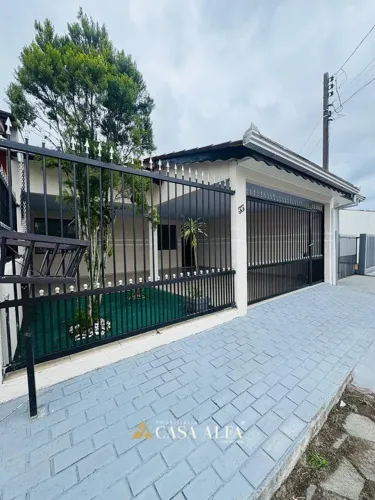 Casa com 03 quartos no Cond. Costa Sul