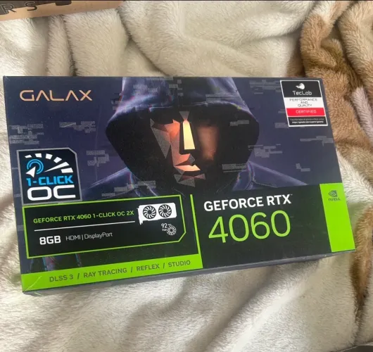 Placa de Vídeo RTX 4060 GALAX 8GB GDDR6 - Estado de Nova / DLSS 3 e Ray Tracing!