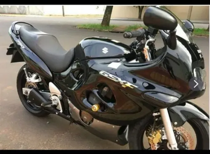 A GSXF 750 DOS SONHOS