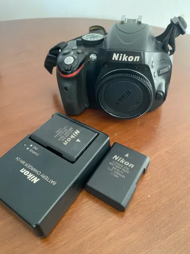 Nikon D5100 DSLR - Funciona | Leia descrição | Preço baixo