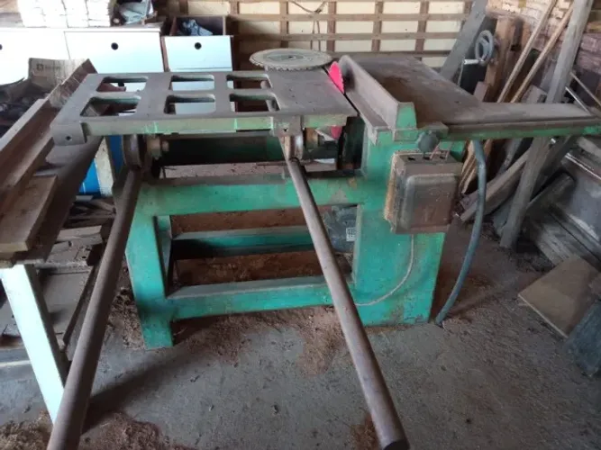Serra Circular Esquadrejadeira Triângulo Profissional Motor WEG 2CV Monofásico + 4 Discos