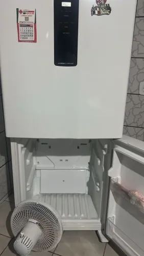 Sua geladeira não gela mais? Chama no WhatsApp