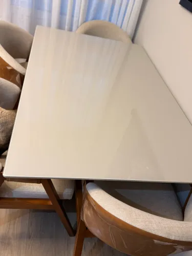 Mesa de jantar com tampo de vidro + 4 cadeiras