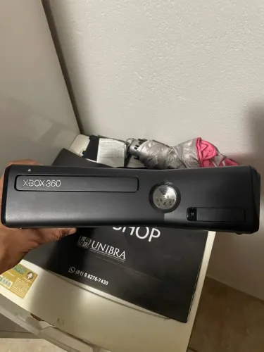 Vendo X box 360 destravado com defeito