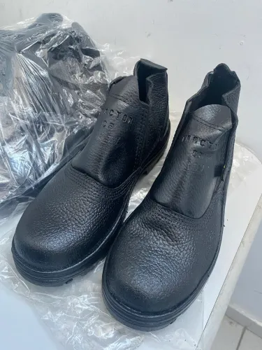 Botina bico pvc