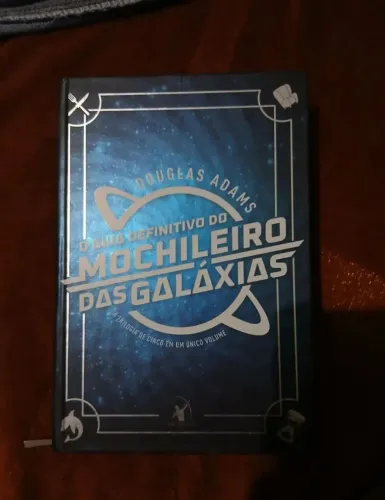 Livro - O Guia definitivo do mochileiro das galáxias
