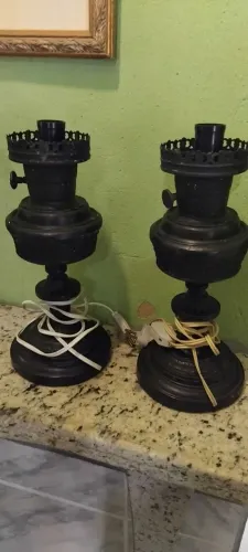 Par de antigas luminárias de mesa