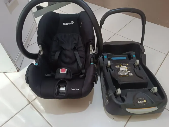Bebê conforto+ base de carro marca Safety-1st