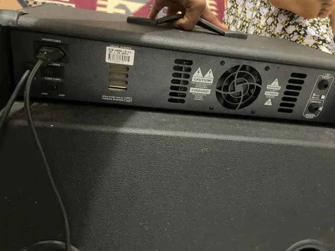 Caixa de som Contrabaixo