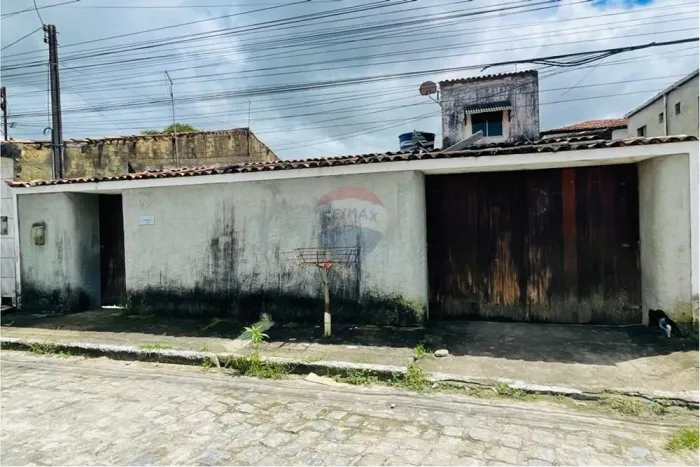 Casa espaçosa à venda no Santos Dumont