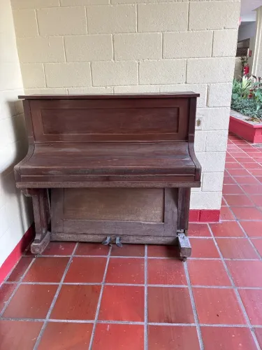 Piano antigo