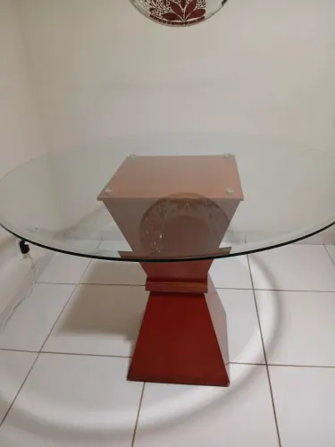 Mesa base de madeira e tampo de vidro bisotado 3mm