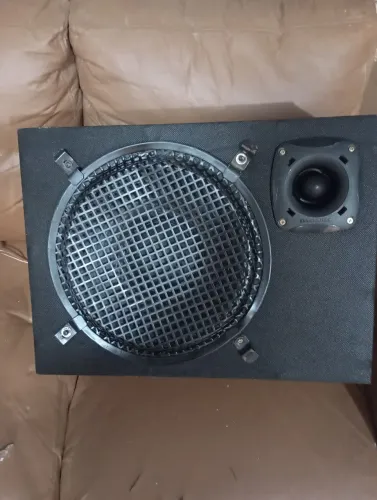 Caixa de grave falante de 12" novic.