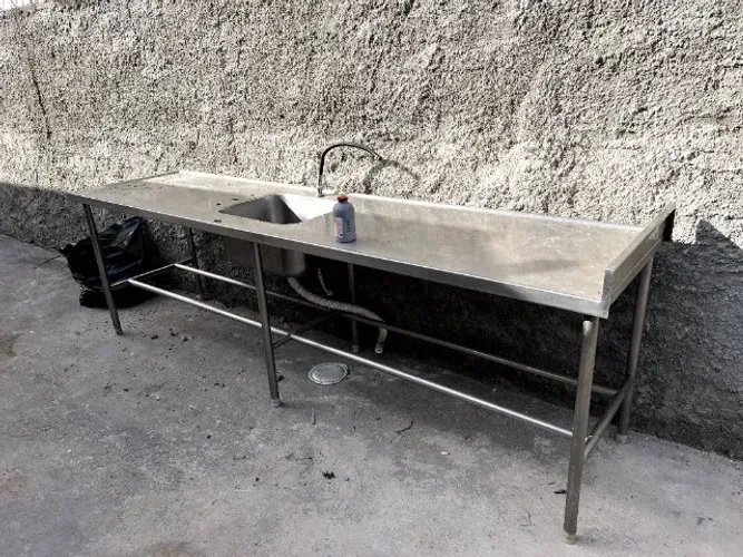 Mesa inox grande com cuba