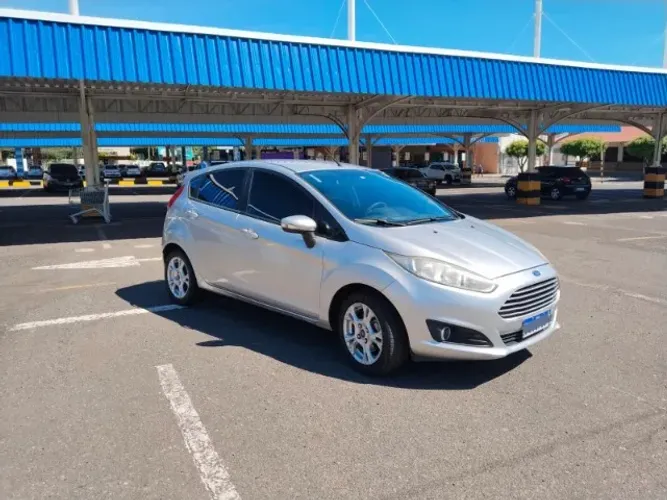 Ford Fiesta 1.6 16V Flex Aut. 5P 2015