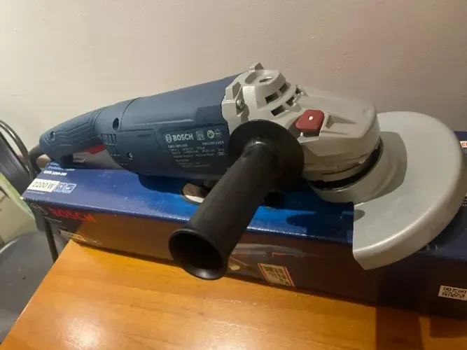 Esmerilhadeira Angular Bosch GWS 2200-180