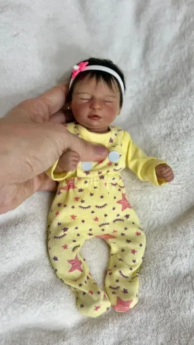 Bebê reborn de vinil miniatura