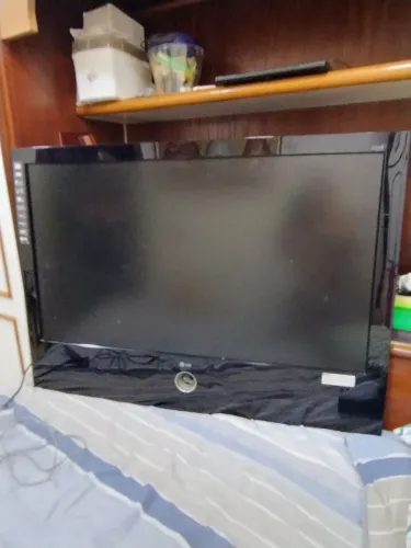 Televisor com defeito da marca LG Scarlet