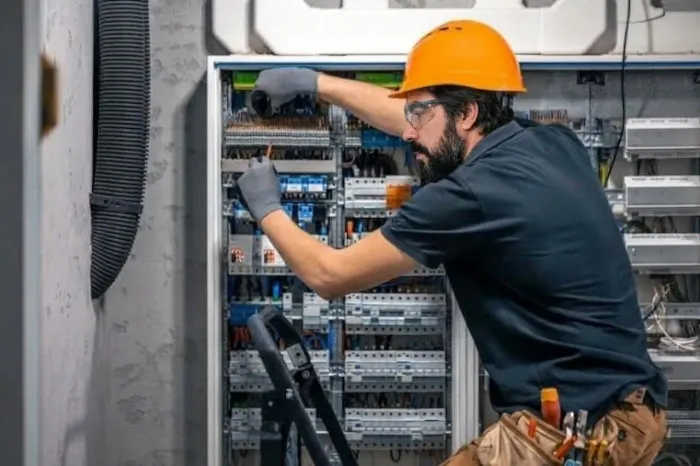 Serviço tecnico elétrico industrial 