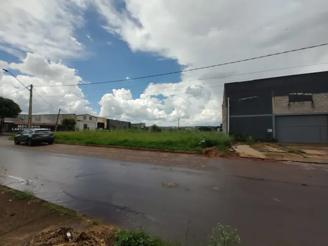 Área comercial 700m² - Oportunidade!