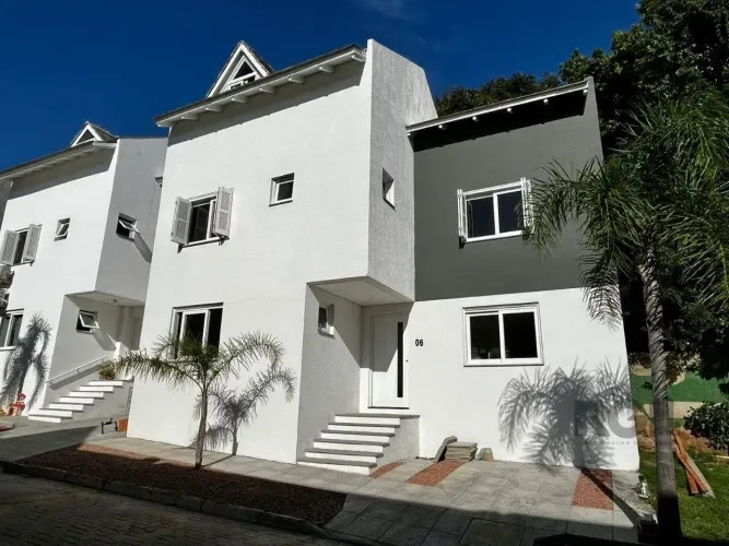 Casa 3 quartos, suíte, 2 vagas, piscina, 240m² Vila Nova POA/RS